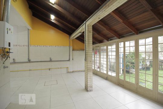 Lavanderia de casa à venda com 5 quartos, 240m² em Niterói, Canoas