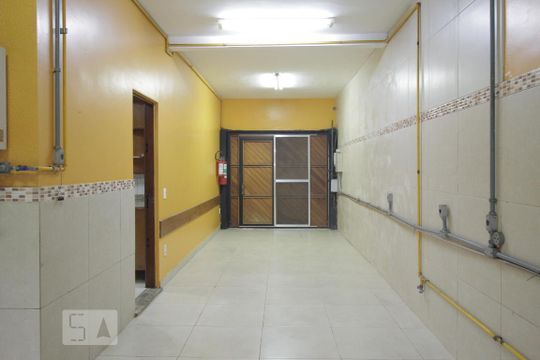 Garagem de casa à venda com 5 quartos, 240m² em Niterói, Canoas