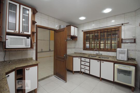 Cozinha de casa à venda com 5 quartos, 240m² em Niterói, Canoas