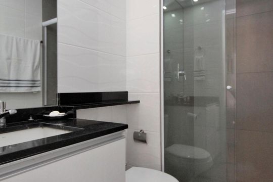 Banheiro de kitnet/studio para alugar com 1 quarto, 40m² em República, São Paulo