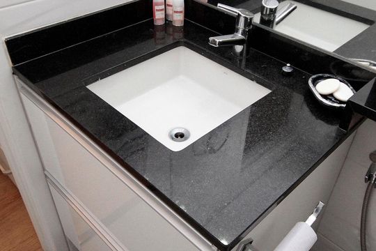 Banheiro de kitnet/studio à venda com 1 quarto, 40m² em República, São Paulo