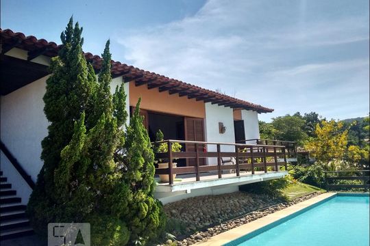 Casa de Condomínio para alugar com 4 quartos, 480m² em Largo da Batalha, Niterói