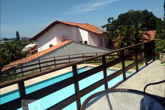 Casa de Condomínio para alugar com 4 quartos, 480m² em Largo da Batalha, Niterói