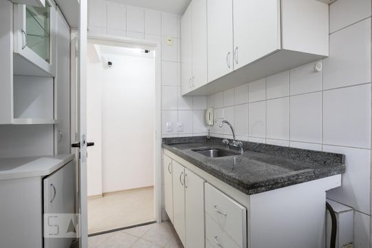 Cozinha de apartamento à venda com 2 quartos, 56m² em Vila Olímpia, São Paulo