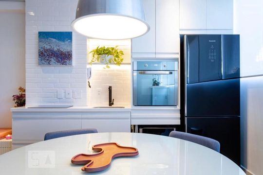Sala/Cozinha de apartamento à venda com 1 quarto, 54m² em Jardim das Acácias, São Paulo