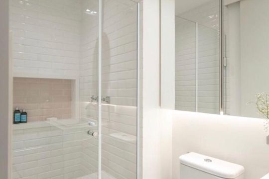 Banheiro de apartamento à venda com 1 quarto, 54m² em Jardim das Acácias, São Paulo