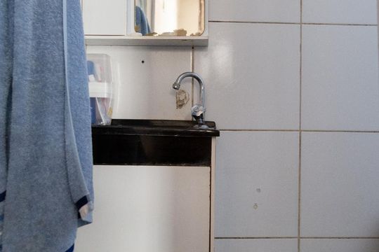 Banheiro de apartamento para alugar com 1 quarto, 55m² em República, São Paulo
