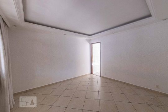 Casa para alugar com 2 quartos, 120m² em Vila Ivone, São Paulo