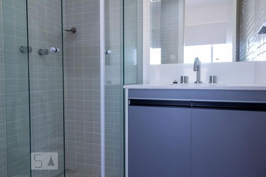 Banheiro de kitnet/studio para alugar com 1 quarto, 35m² em Vila Mariana, São Paulo