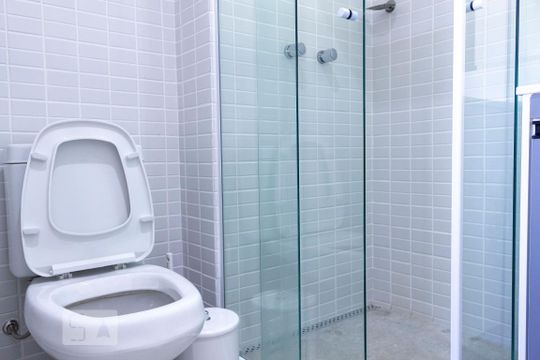 Banheiro de kitnet/studio para alugar com 1 quarto, 35m² em Vila Mariana, São Paulo