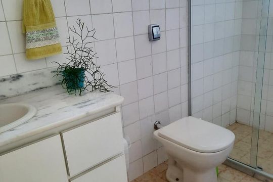 Banheiro de apartamento à venda com 2 quartos, 55m² em Vila Pompéia, São Paulo