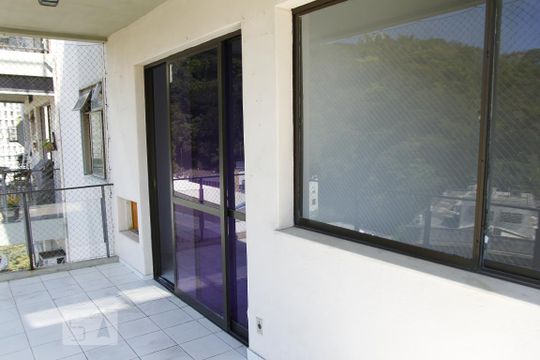 Fachada de apartamento para alugar com 1 quarto, 78m² em Cosme Velho, Rio de Janeiro