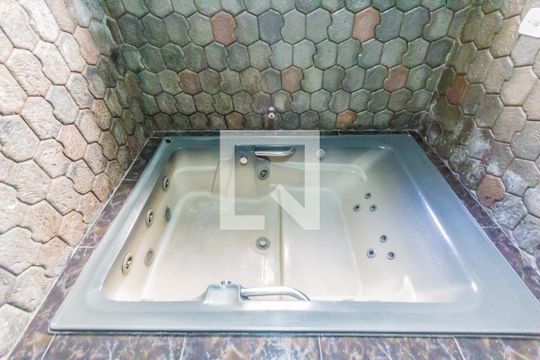 Banheira de casa à venda com 4 quartos, 250m² em Vila Linda, Santo André