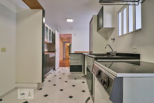 Cozinha de apartamento para alugar com 3 quartos, 156m² em Cerqueira César, São Paulo