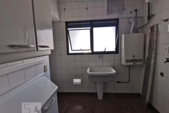 Cozinha de apartamento para alugar com 2 quartos, 135m² em Real Parque, São Paulo