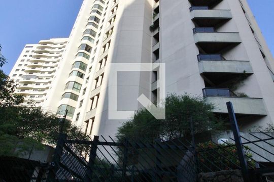 Fachada de apartamento para alugar com 3 quartos, 244m² em Vila Suzana, São Paulo