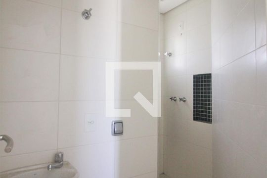 Banheiro de Serviço de apartamento para alugar com 3 quartos, 244m² em Vila Suzana, São Paulo