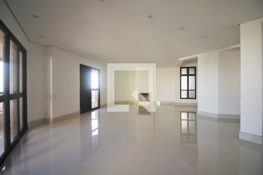 Apartamento para alugar com 3 quartos, 244m² em Vila Suzana, São Paulo
