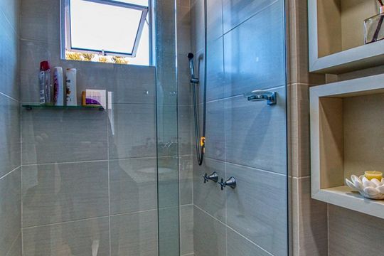 Banheiro da Suíte de apartamento à venda com 3 quartos, 88m² em Mercês, Curitiba