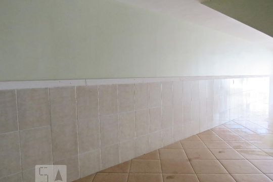 Garagem de casa à venda com 3 quartos, 134m² em Vila Nivi, São Paulo