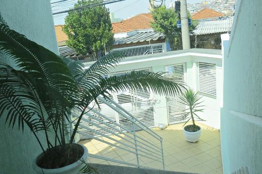 Quintal de casa à venda com 3 quartos, 134m² em Vila Nivi, São Paulo