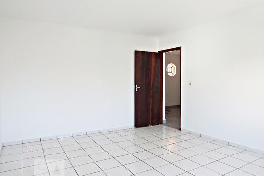 Quarto 1 de casa para alugar com 2 quartos, 100m² em Vila Constança, São Paulo