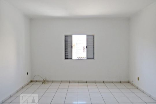 Quarto 2 de casa para alugar com 2 quartos, 100m² em Vila Constança, São Paulo
