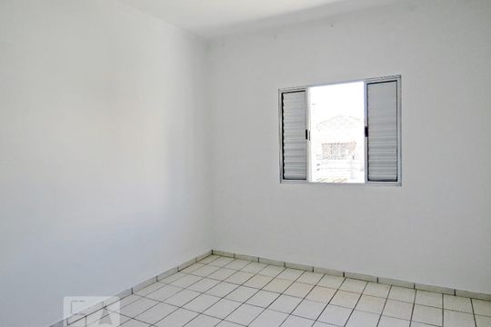 Quarto 2 de casa para alugar com 2 quartos, 100m² em Vila Constança, São Paulo