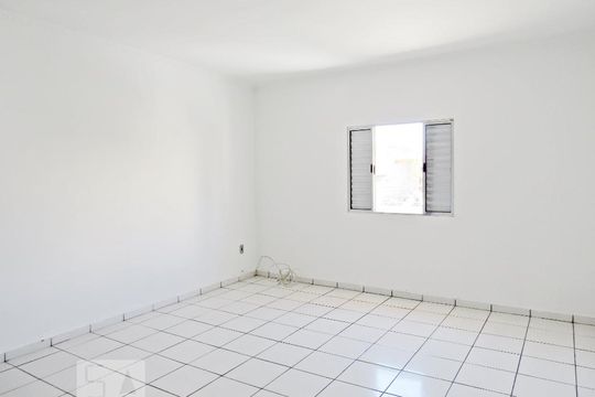 Quarto 1 de casa para alugar com 2 quartos, 100m² em Vila Constança, São Paulo