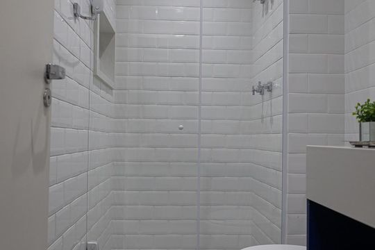Banheiro de kitnet/studio para alugar com 1 quarto, 40m² em Bela Vista, São Paulo
