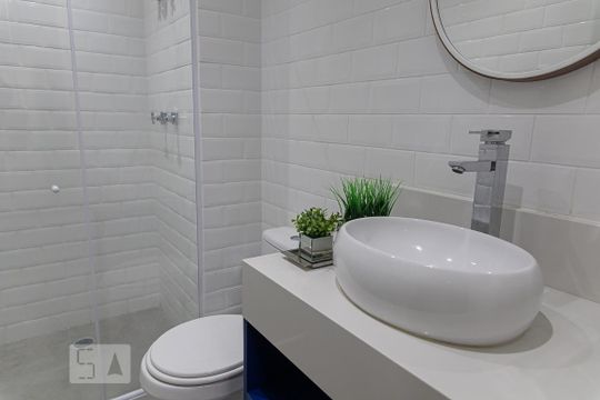 Banheiro de kitnet/studio para alugar com 1 quarto, 40m² em Bela Vista, São Paulo