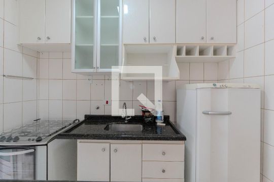 Cozinha e Área de Serviço de apartamento para alugar com 2 quartos, 47m² em Bela Vista, São Paulo