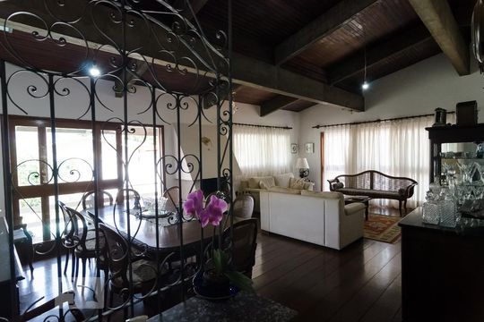 Casa à venda com 4 quartos, 450m² em Interlagos, São Paulo
