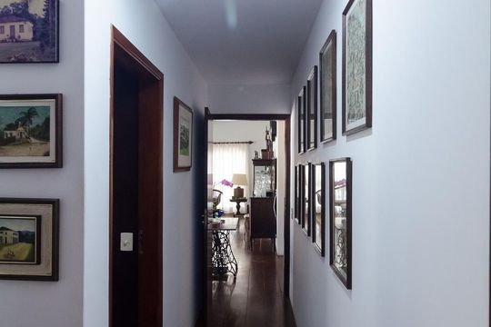 Corredor de casa à venda com 4 quartos, 450m² em Interlagos, São Paulo
