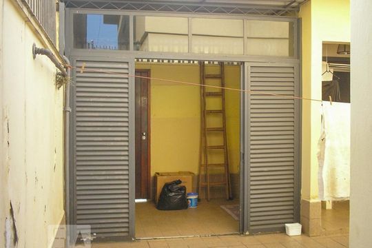 Quintal de casa à venda com 3 quartos, 165m² em Jardim Caravelas, São Paulo