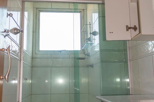 Banheiro de apartamento à venda com 2 quartos, 48m² em Vila Bela Vista, São Paulo