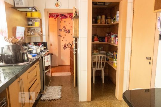 Cozinha de casa à venda com 3 quartos, 300m² em Itaquera, São Paulo