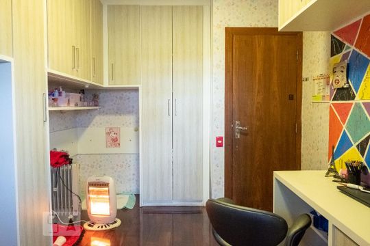 Quarto de casa à venda com 3 quartos, 300m² em Itaquera, São Paulo