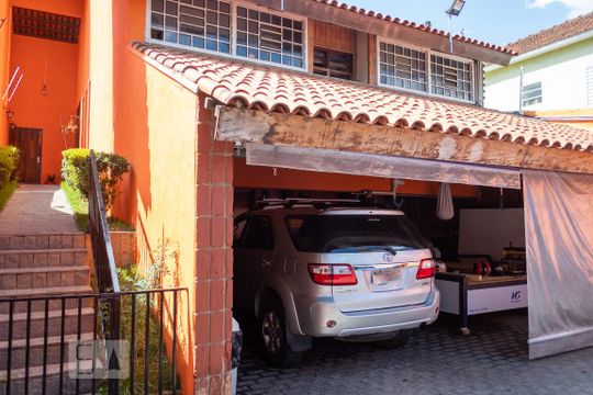 Garagem de casa à venda com 3 quartos, 300m² em Itaquera, São Paulo