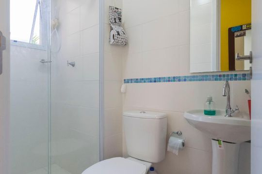 Banheiro de apartamento para alugar com 2 quartos, 41m² em Cambuci, São Paulo