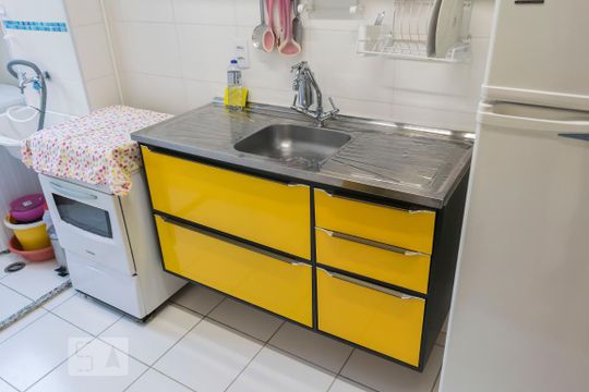 Cozinha de apartamento para alugar com 2 quartos, 41m² em Cambuci, São Paulo