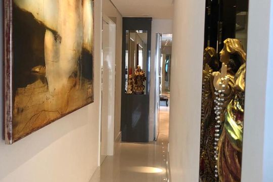 Corredor de apartamento à venda com 3 quartos, 244m² em Vila Suzana, São Paulo
