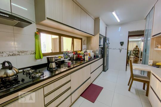 Cozinha de apartamento para alugar com 4 quartos, 130m² em Vila Regente Feijó, São Paulo