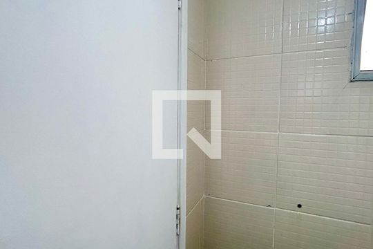 Banheiro de apartamento para alugar com 2 quartos, 45m² em Ponte Grande, Guarulhos