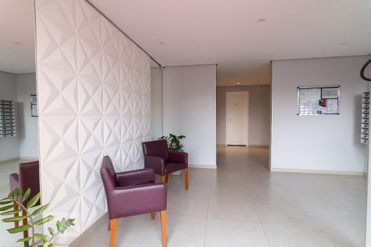 Hall de entrada do bloco de apartamento para alugar com 2 quartos, 45m² em Ponte Grande, Guarulhos