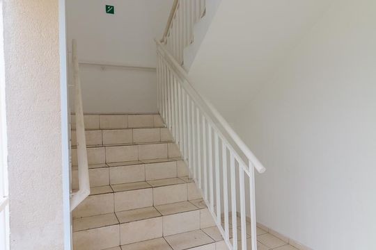 Escada de acesso à academia de apartamento para alugar com 2 quartos, 45m² em Ponte Grande, Guarulhos
