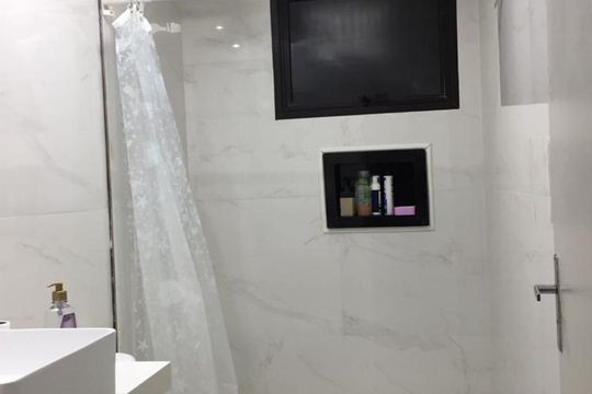 Banheiro de apartamento para alugar com 2 quartos, 69m² em Jardim Henriqueta, Taboão da Serra