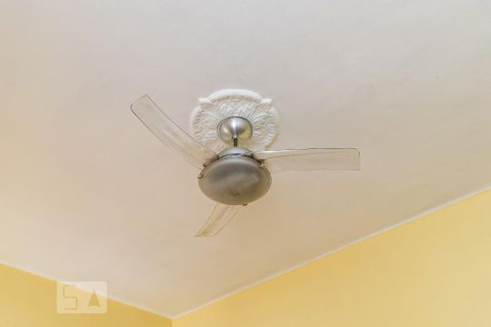 Sala - Ventilador de apartamento para alugar com 2 quartos, 60m² em Ramos, Rio de Janeiro