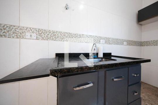 Cozinha de apartamento para alugar com 1 quarto, 55m² em Vila Euthalia, São Paulo