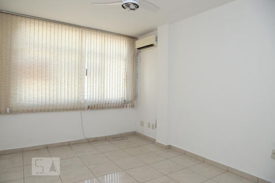 Sala de apartamento à venda com 2 quartos, 62m² em Grajaú, Rio de Janeiro
